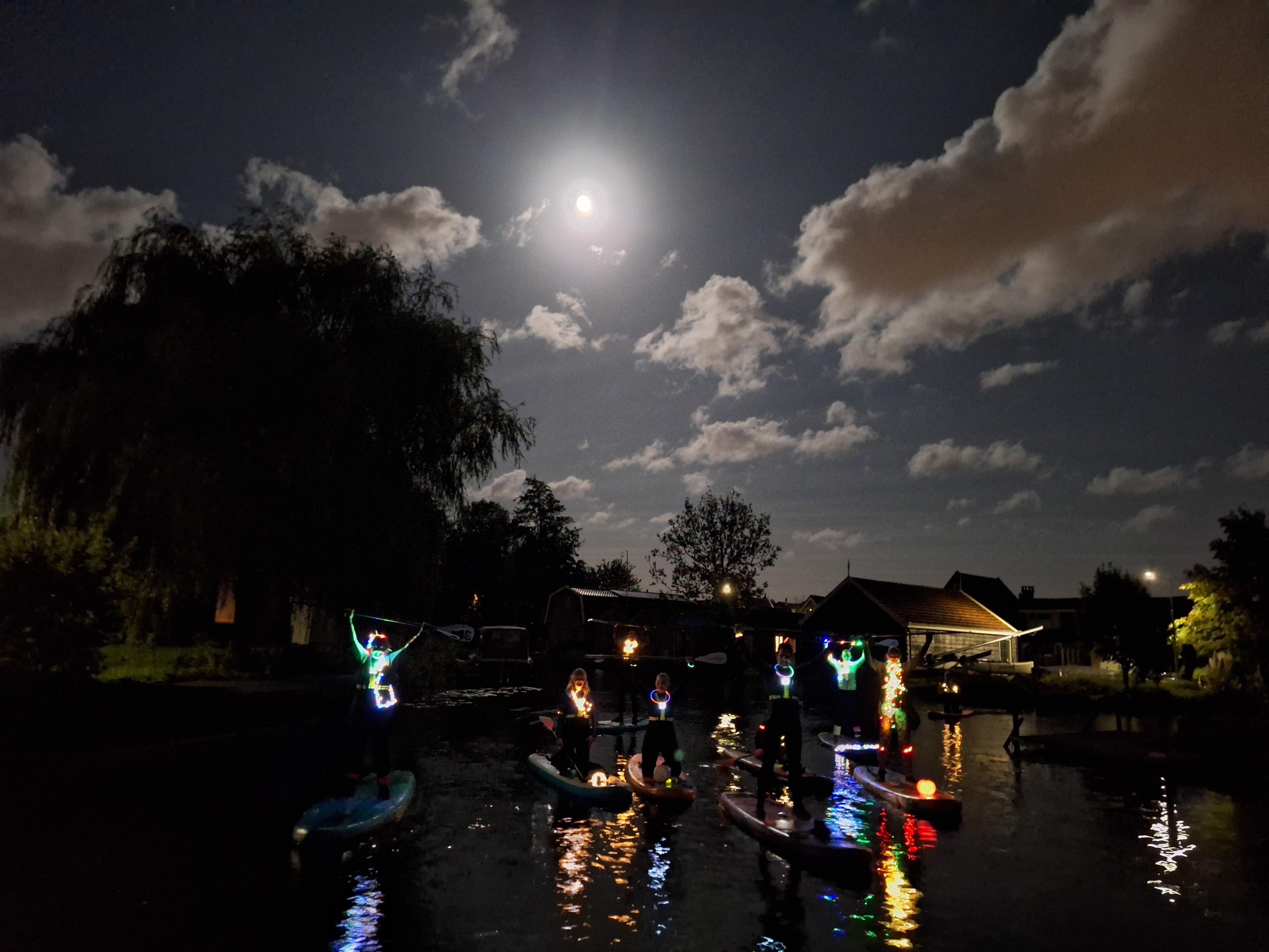 Full moon Sup tour met verlichte supboards