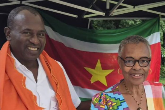 Dedwig en Maja lezen de verhalen voor van Anansi de spin