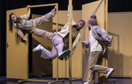 The 100 Hands - Waar je uitkomt als je weggaat