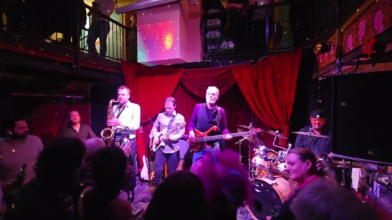 Taverne Live: T&A Connection
