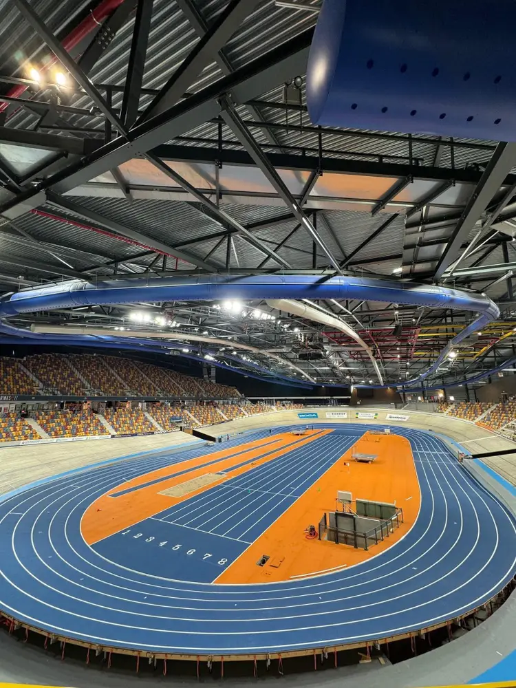 9e Indoor Track Special