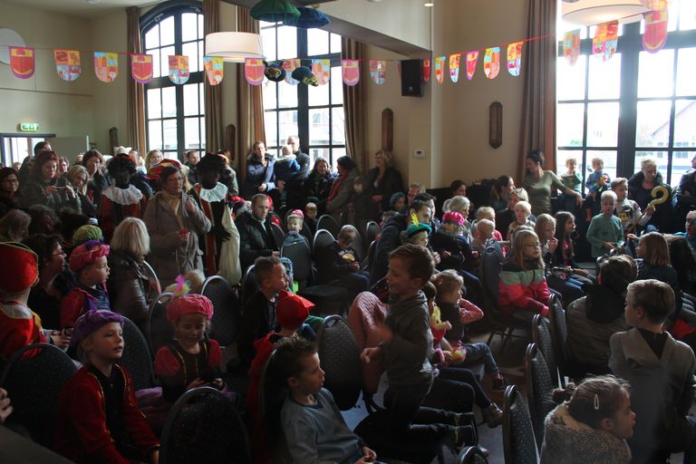 Sinterklaas intocht op het Dorpsplein Huisduinen