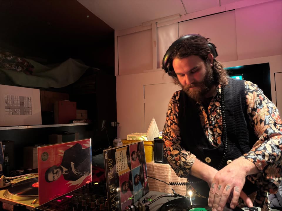 Flauwe Power: De Muzikale Alchemist