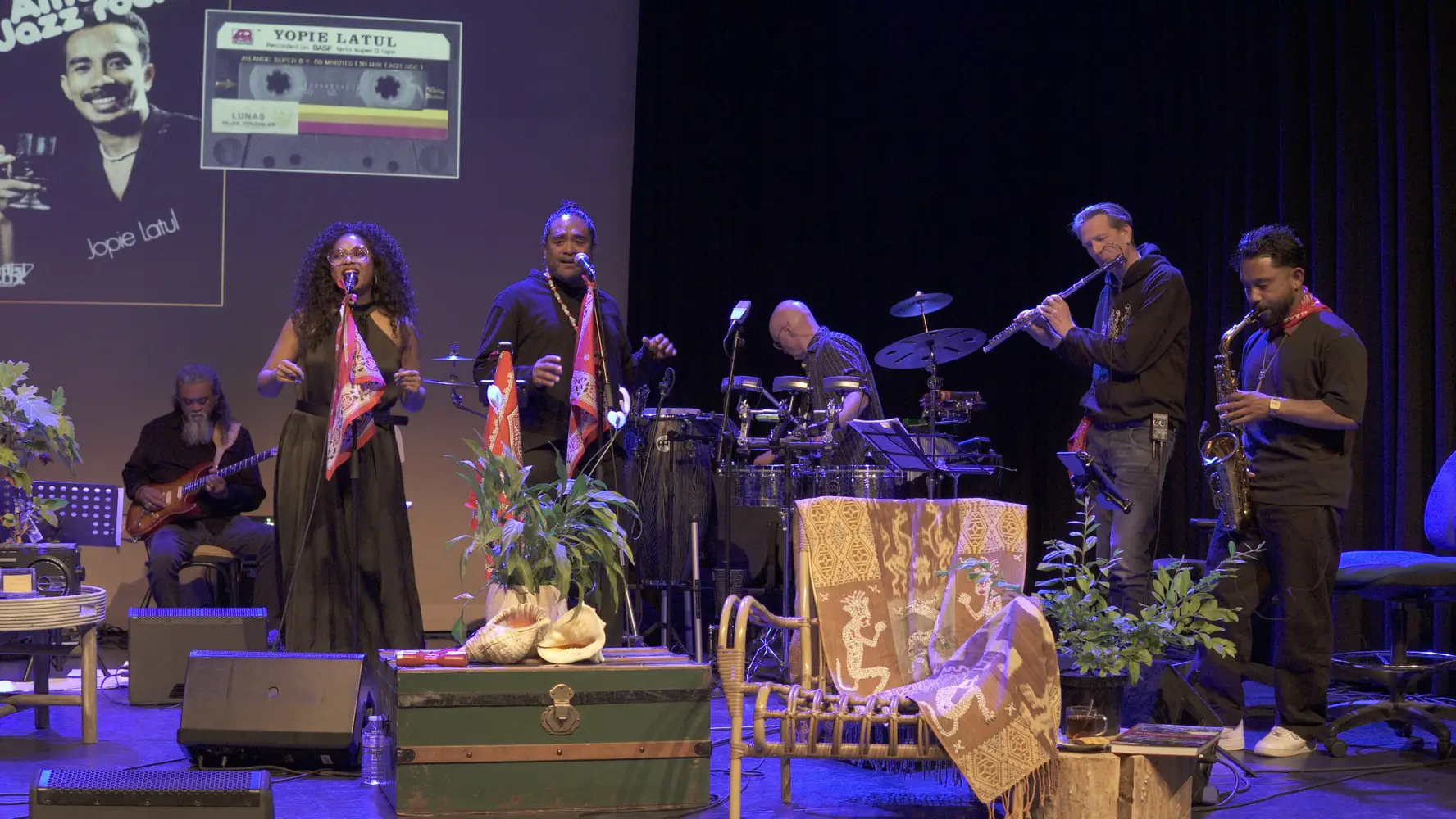 Dari Dalam Ke-Luar | Van binnen naar buiten | Typisch Moluks