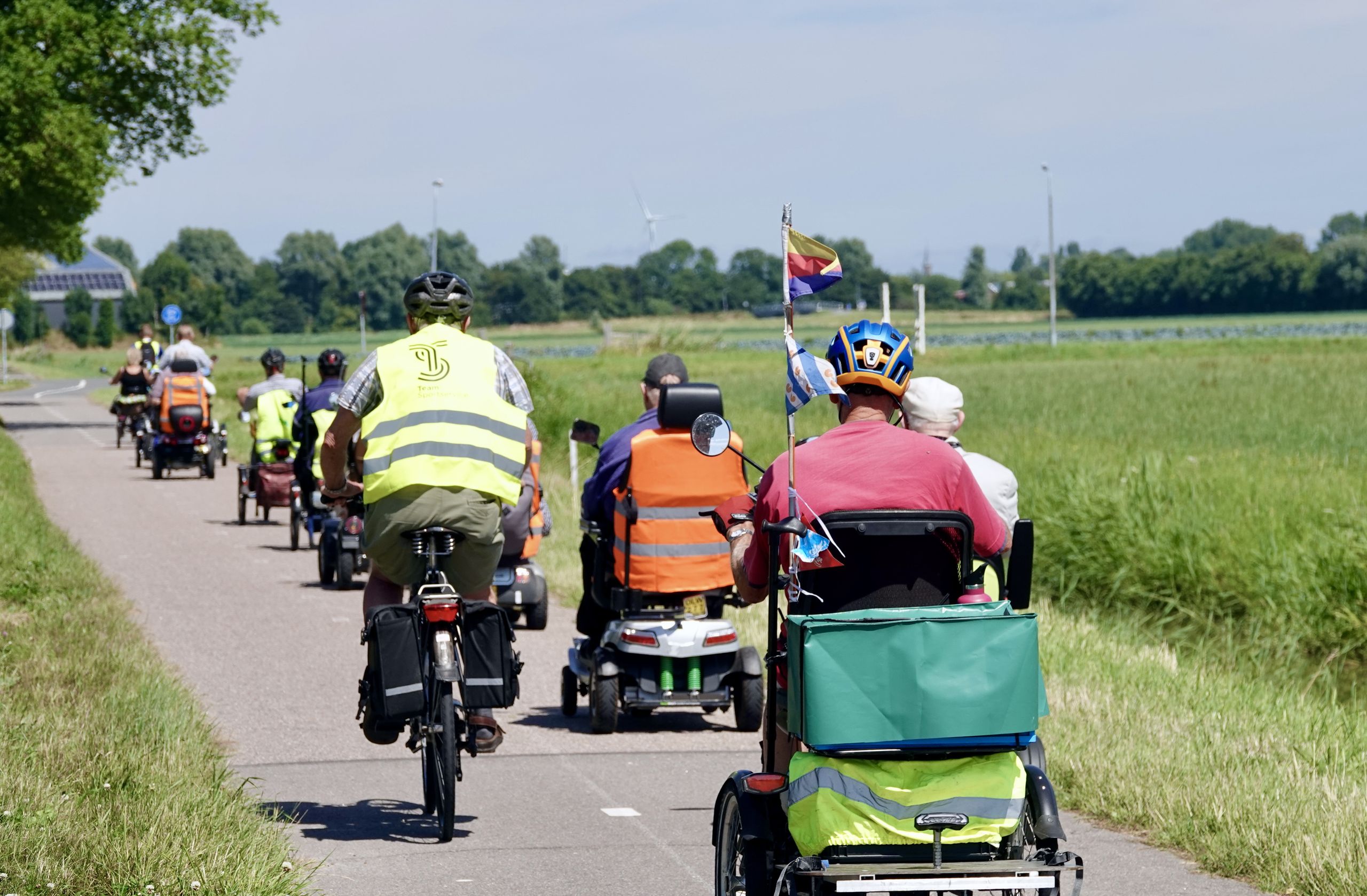 Meerwielentocht langs de zandsculpturen in Julianadorp