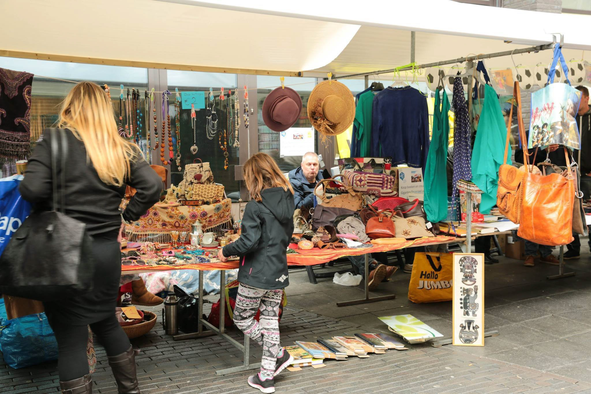 Luilakrommelmarkt de Mare