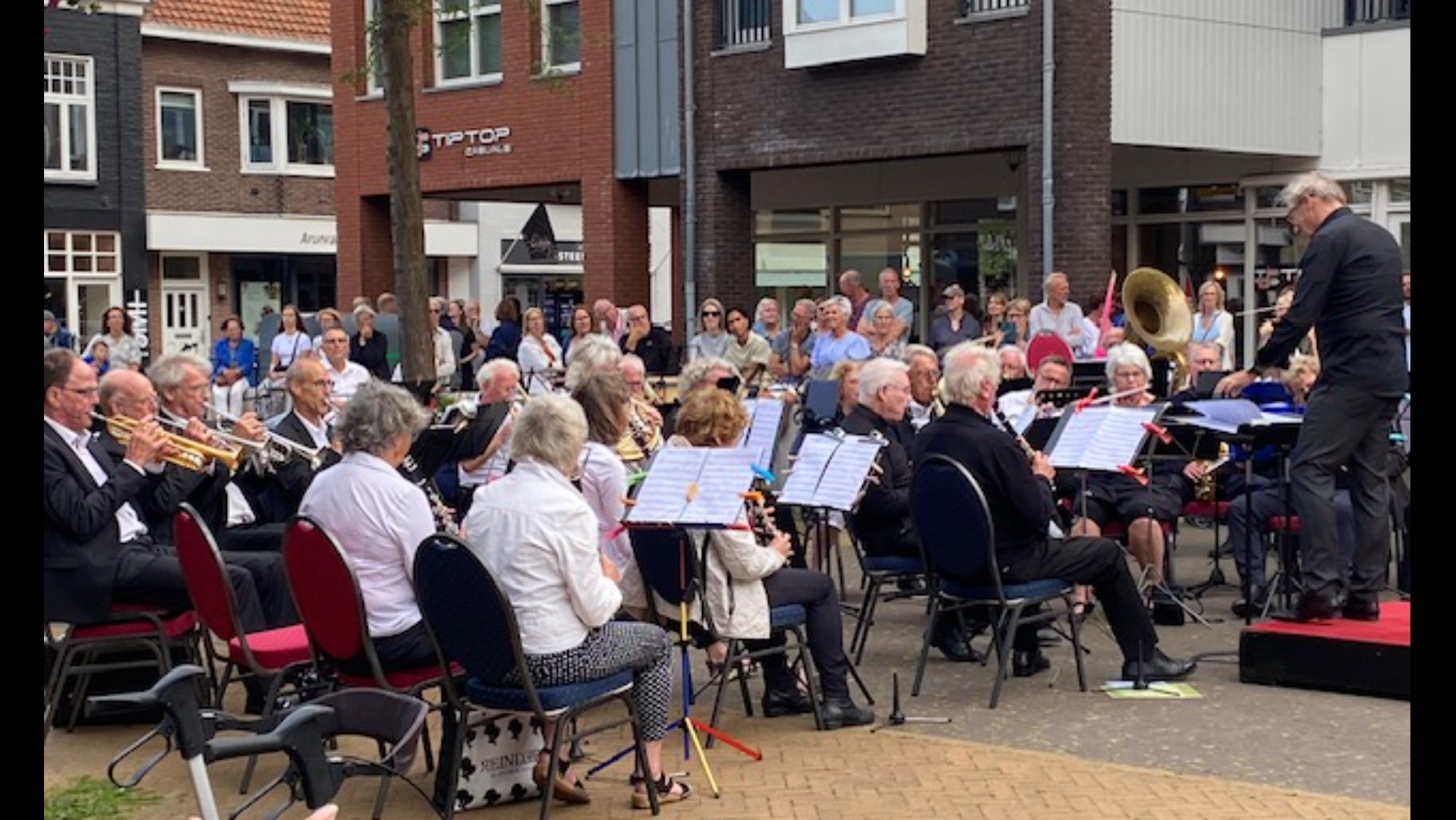 het DOE bij de afsluiting van het seizoen op het Bakkerspleintje