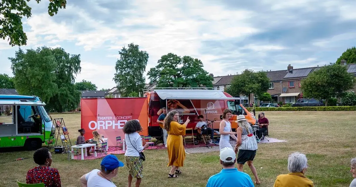 Orpheus Speelt Buiten in Loenen