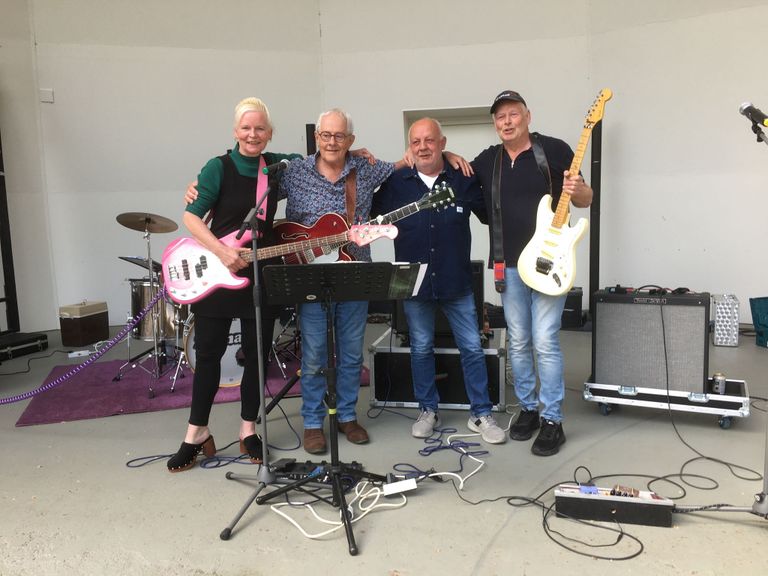 Live Muziek op het Dorpsplein T Veld