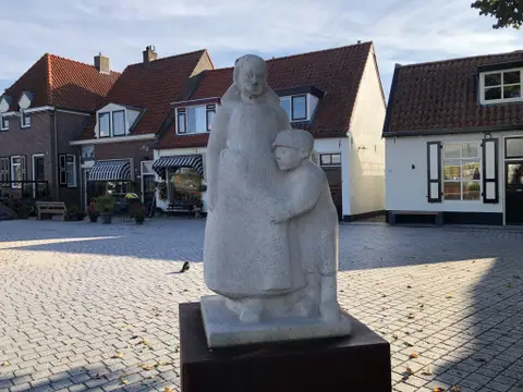 Beeld Vissersvrouwtje Harderwijk