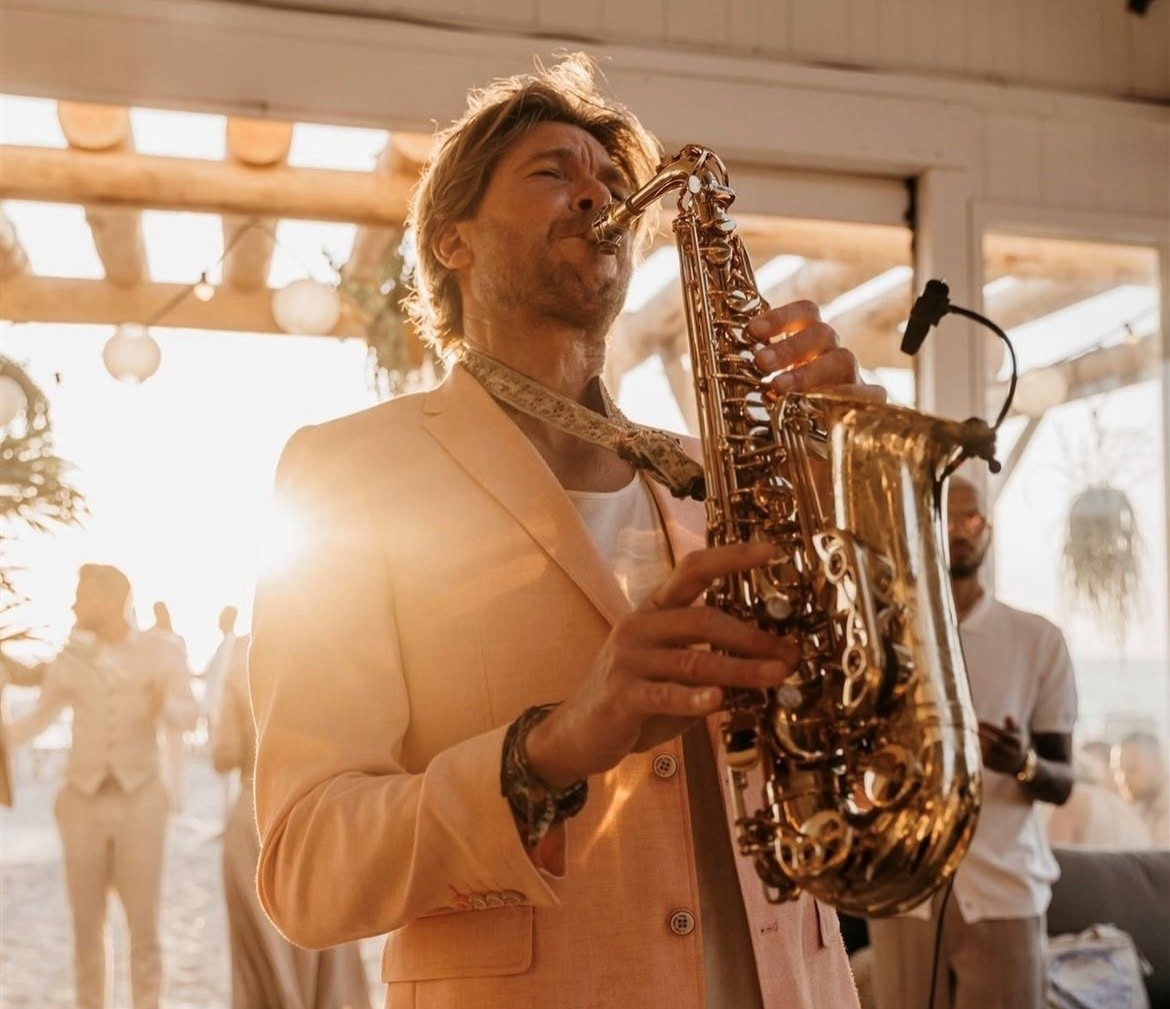 Jurienne Sax op de saxofoon bij Wonder’s