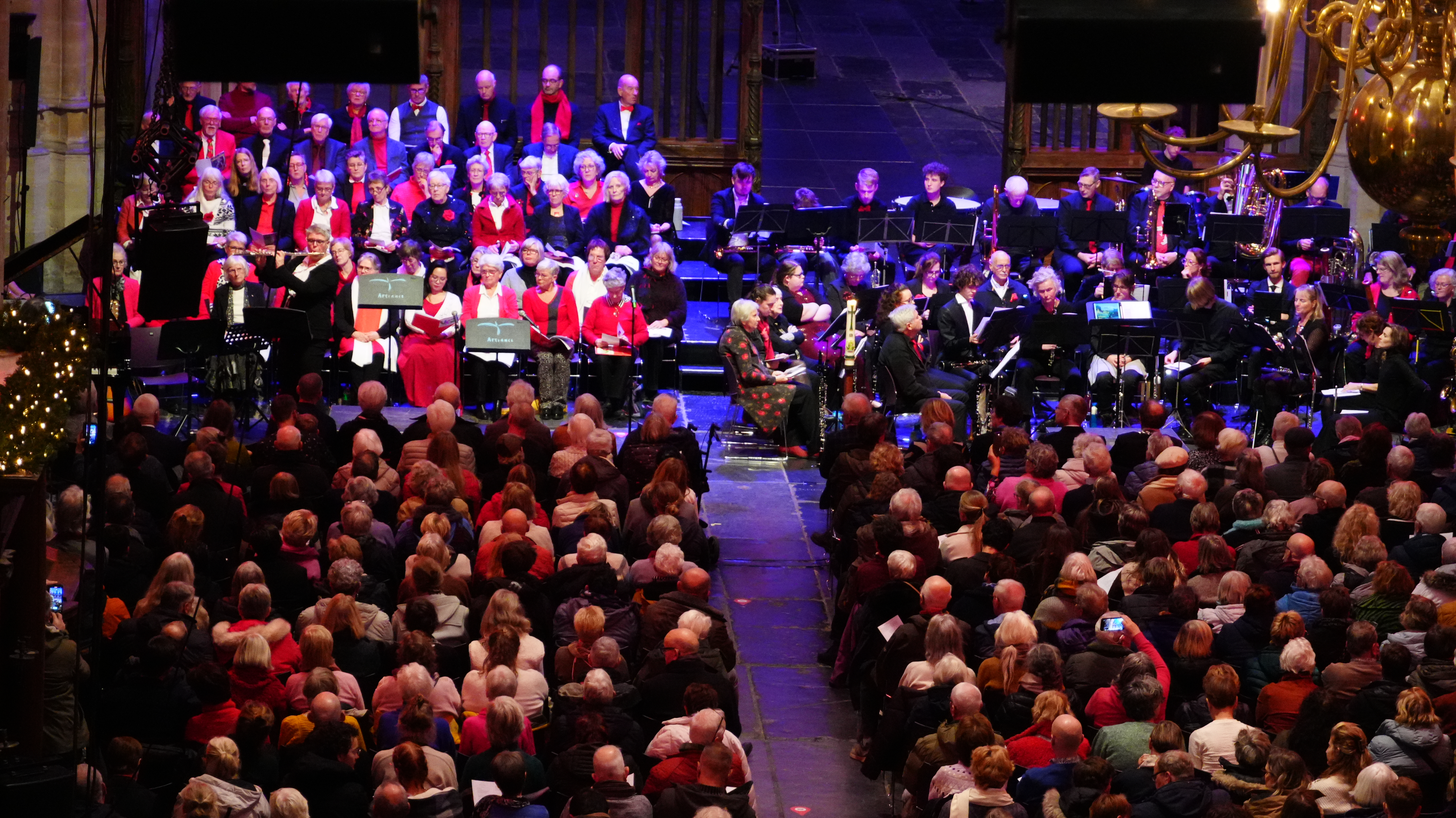 Volkskerstzang in Grote Kerk: Een muzikale kerstavond
