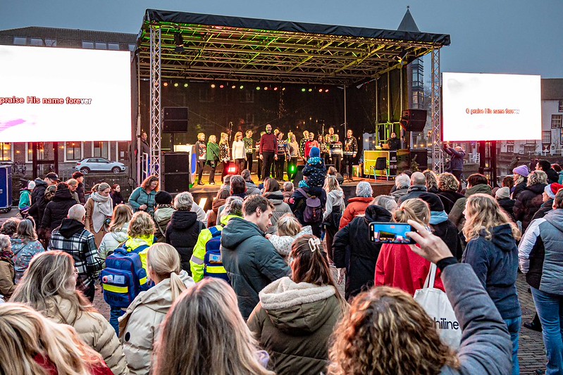 Massale Kerst Sing-a-long  op de Platte Stenenbrug