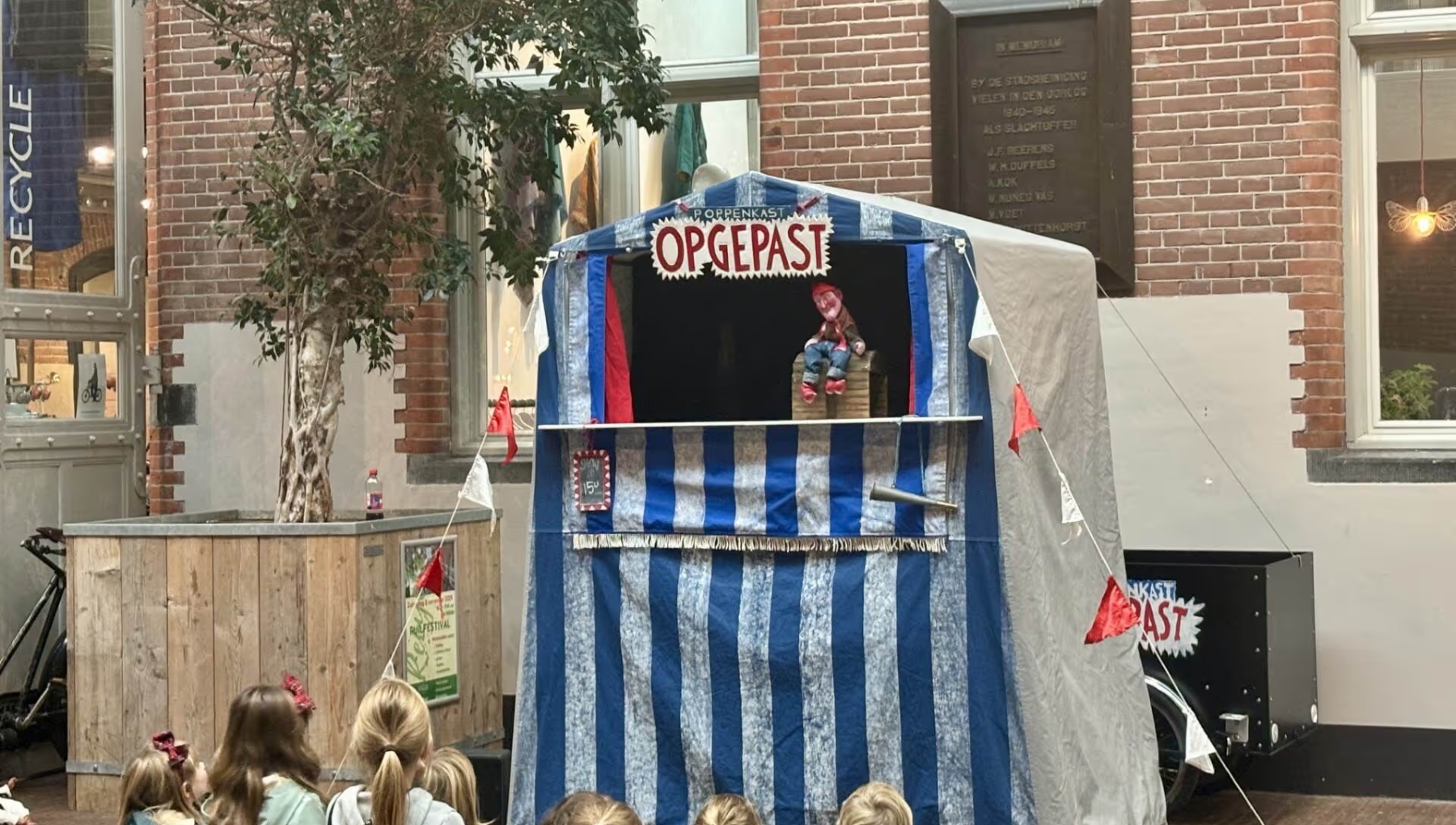 Artwork for Poppenkast