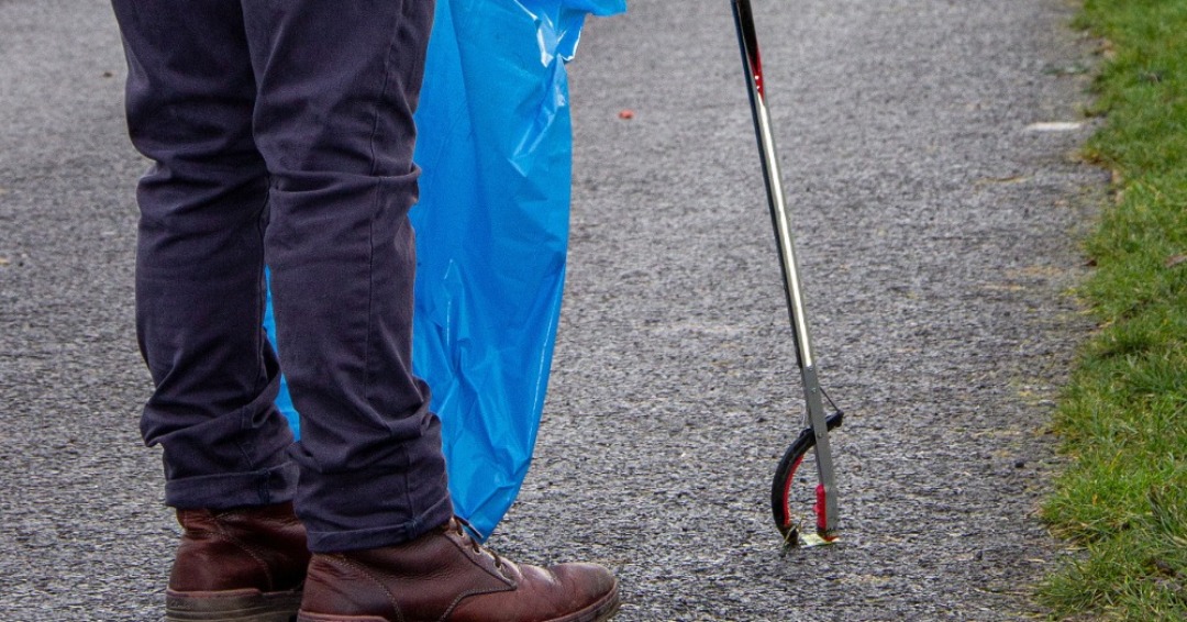 Zwerfvuil rapen bij het Bakkerspleintje